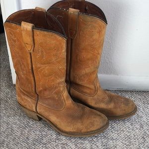 Cowboy boots size 8 (fit more like 7.5)